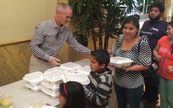 Mitch O'Farrell and the Taglyan Family Serve Thanksgiving Dinner